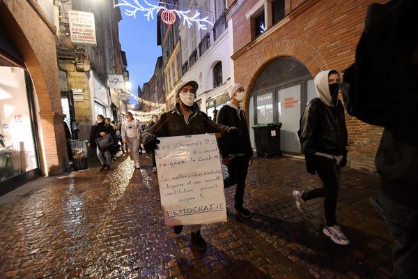 Une manifestation non déclarée contre la loi sécurité globale le 12 décembre 2020 à Toulouse.