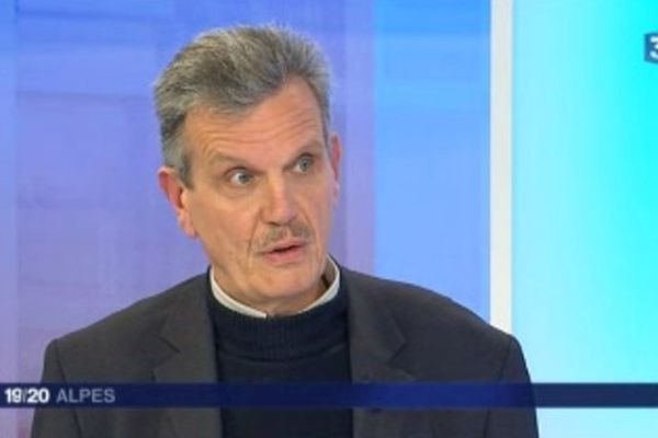 Raymond Avrillier sur le plateau de France 3 Alpes