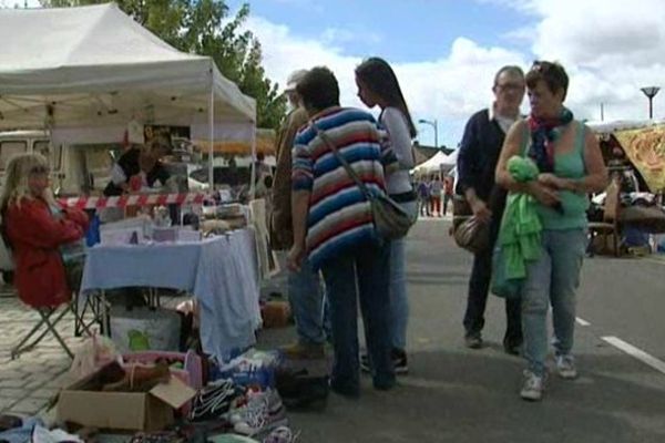 Les vide-greniers, le moyen pour les exposants et les acheteurs de faire de bonnes affaires.