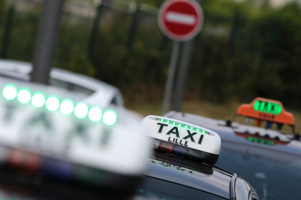 Les chauffeurs de taxi sont en colère. Ils veulent l'arrêt de l'application UberPop. 