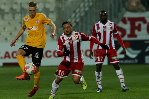 26/02/16 - Ligue 2 - L'ACA s'offre le dauphin du classement Nancy (2-1) pour la 28e journée du championnat