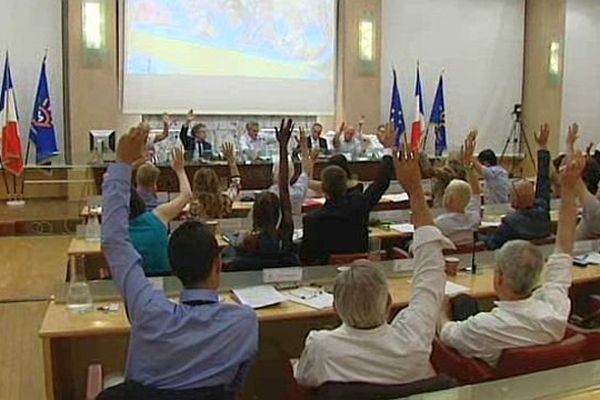 Montpellier - la délibération de transformation en métropole a été adoptée par 75 voix pour, 3 contre et 11 abstentions - 17 juillet 2014.