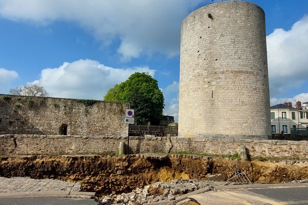 Le château, vieux de 800 ans, n'est pas menacé par la rupture de cette canalisation.