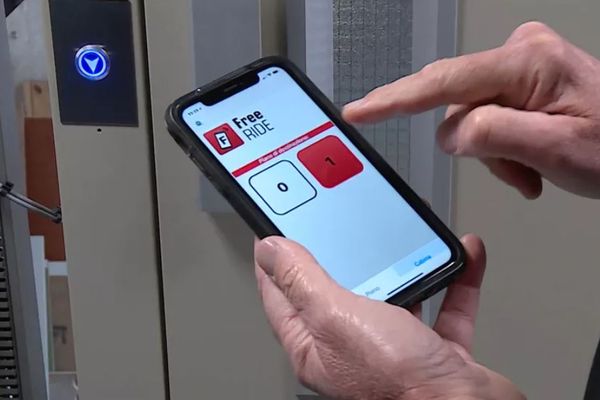 L'entreprise Ciel Ascenseurs proposent 4 solutions pour ne plus toucher les boutons.