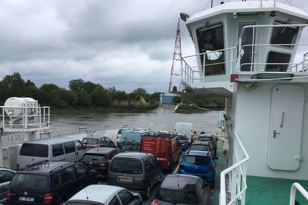 2.2 millions de passagers transitent chaque année d'une rive à l'autre de la Loire par le bac