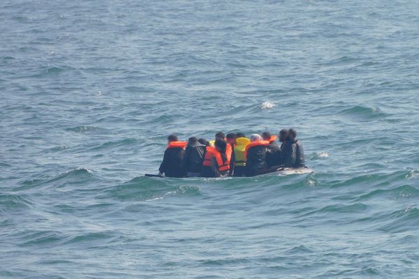 Plus de 1 200 migrants ont traversé la Manche au mois d'août, un record. 