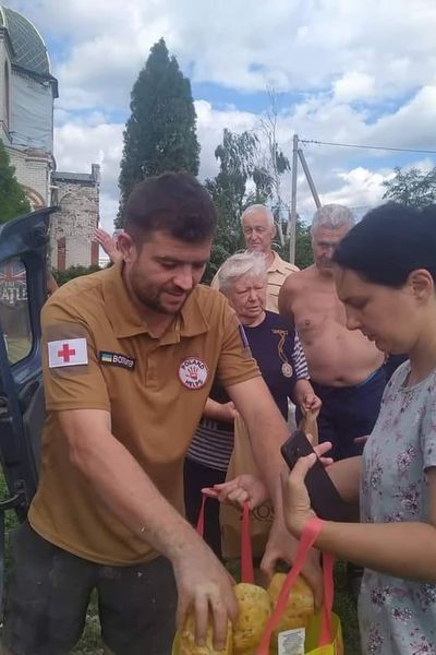 En pleine distribution à Kharkiv en Ukraine