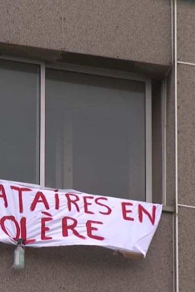 Une centaine de locataires s'opposent à la destruction de la tour R10 à Vitry-sur-Seine