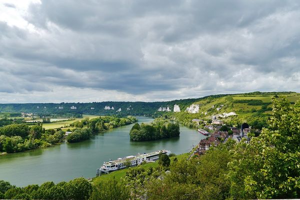 Dans l'Eure, un ciel nuageux puis pluvieux aux Andelys et sur la vallée de la Seine, ce DIMANCHE.