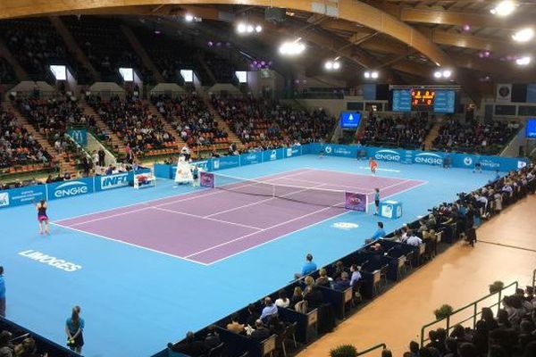 Caroline Garcia s'incline face à la russe Ekaterina Alexandrova en deux sets en finale de l'Engie Open de Limoges