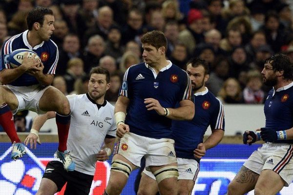 Morgan Parra, titularisé et bondissant contre les All Blacks au Stade de France retrouvera son poste de demi de mêlée contre les Tonga au Havre, le 16 novembre 2013.