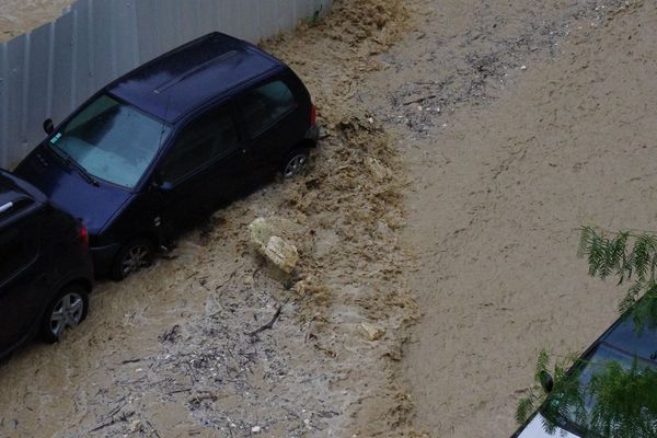 Inondations quartier de Pessicart à Nice ce lundi midi.