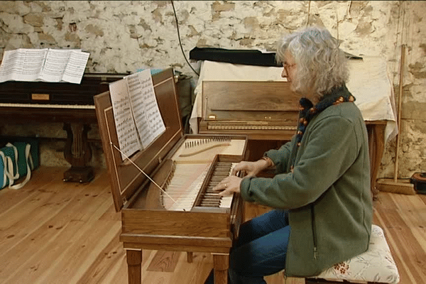 Renée Geoffrion est passionnée d'instruments anciens à clavier.