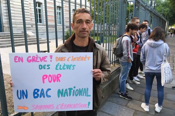 Philippe Melaine, professeur en grève pour dénoncer la réforme du Bac 