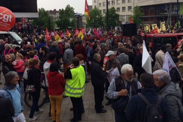 Manif du 1er mai à Nantes, place Bretagne