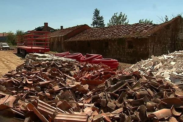 Les bâtiments de cette ferme de Rancogne en Charente ont été complètement détruits par les orages de grêle.