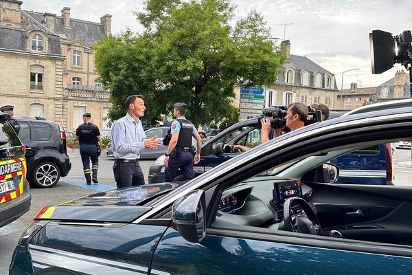 Enquêtes de Région en tournage en Nouvelle-Aquitaine. Ici, sur un contrôle de stupéfiants mené par la  gendarmerie Libourne (Gironde).