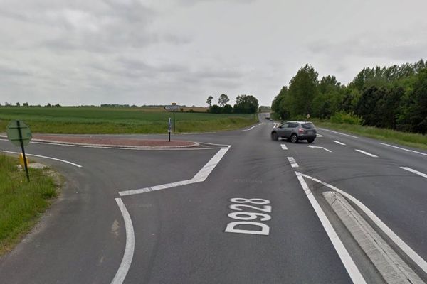 La conductrice a percuté le motard qui arrivait en sens inverse lorsqu'elle a tourné à gauche en direction de Quesnoy-en-Artois