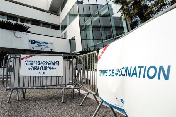 Cannes (Alpes-Maritimes), le 23 janvier 2021 : le centre de vaccination situé dans le palais des festivals a été fermé "faute de doses fournies par l'état". 