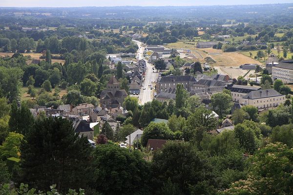 Dans l'Orne, ce LUNDI, Domfront retrouvera un ciel éclairci l'après-midi, après les nuages du matin.