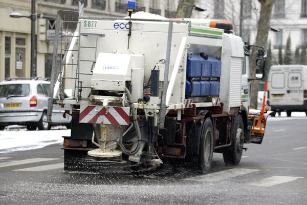 Viabilité Hivernale - Niveau Orange dans la Métropole de Lyon. Une opération de salage est prévue à partir de 15h ce vendredi 15 janvier 21