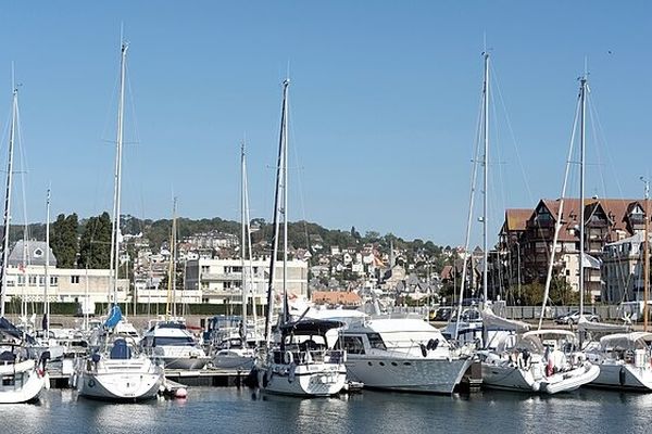 Ciel bleu sur la Normandie