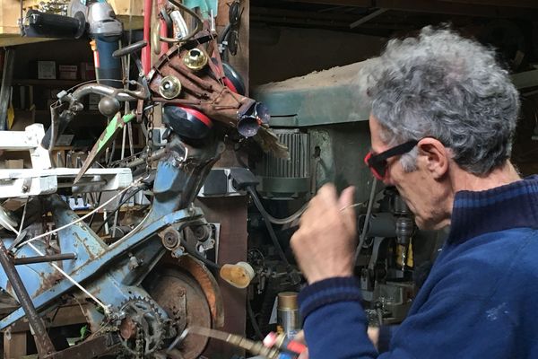 Robert Coudray dans son atelier