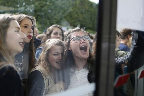 La joie des bachelières ce mardi matin au lycée Malherbe à Caen