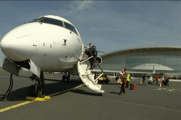 Grand ciel bleu sur l'aéroport de Caen-Carpiquet