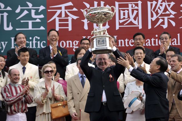 En décembre 2009, Jacques Détré décroche la Hong Kong Cup, l'une des plus grandes courses d'Asie, avec son champion Vision d'État.