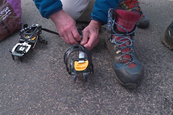 Les crampons qui peuvent se fixer sur des chaussures de randonnée : pratiques, sûrs et peu onéreux