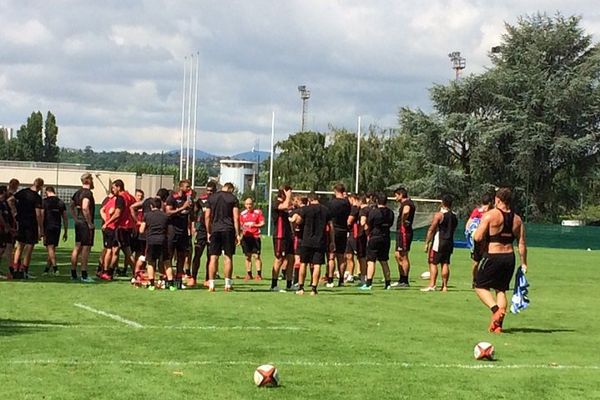 Le LOU Rugby à l'entraînement ce lundi matin - 3/7/17 -  Une séance marquée par l’intégration des nouvelles recrues.