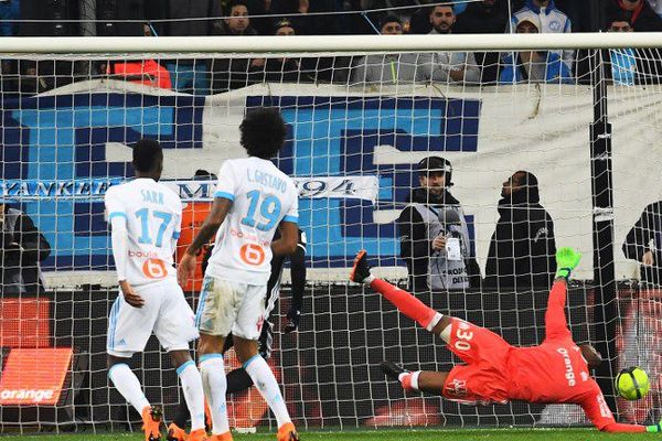 Steve Mandanda encaisse un but face à Lyon hier soir sur la pelouse du stade Orange-Velodrome