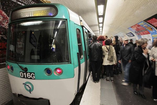 La station La Tour-Maubourg sur la ligne 8 est fermée ce lundi.