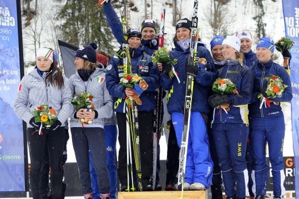 Les filles sur la plus haute marche du podium en patrouille