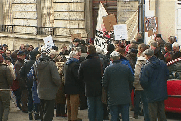 Une soixantaine de personnes ont manifesté ce jeudi 7 décembre dans les rues de Limoges pour dénoncer le sort des sans-abris.