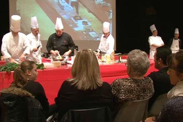 Démonstration des grands chefs au Salon du goût et des saveurs des Saintes-Maries de la Mer