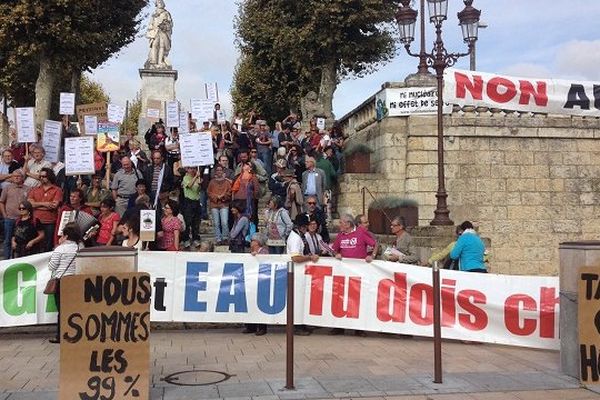 Le collectif 32 Non au gaz de schiste se mobilise contre les permis d'explorer dans le Gers. 