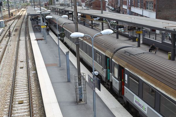 Un Intercités en gare d'Amiens, en mai 2015.