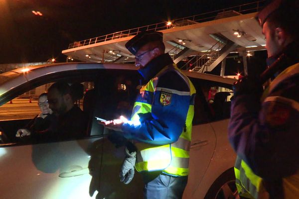 160.000 gendarmes et policiers sont postés sur les routes de France ce week-end