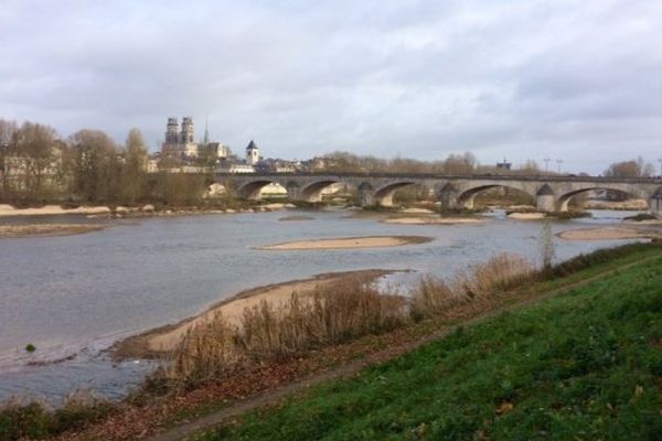 Le pont George V à Orléans (Loiret)