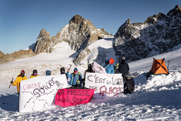 Le collectif Les Soulèvements de la Terre ont campé sur le chantier du 3ᵉ tronçon du téléphérique de La Grave-La Meije.