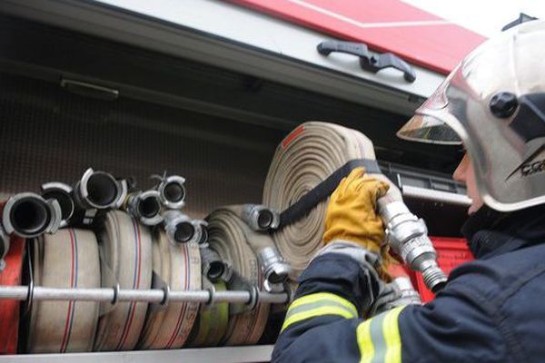 Une trentaine de pompiers est intervenue pour maîtriser l'incendie à Sète. Illustration