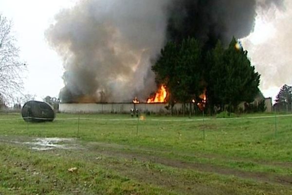 incendie de l'usine de peintures Bouchilloude Alky de Bergerac