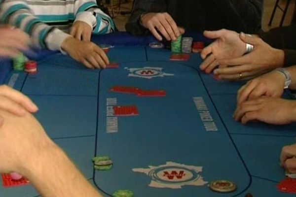 Joueurs de poker à l'étape dijonnaise.