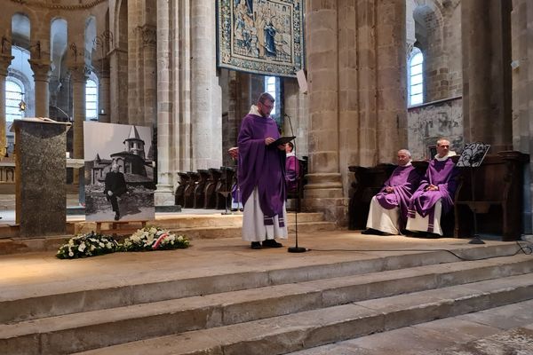 La messe de requiem célébrée ce vendredi en l'abbaye de Conques.