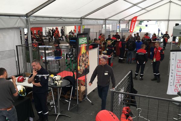 Le centre de formation de Valdivianne (Vienne) accueille 650 pompiers sur trois jours.