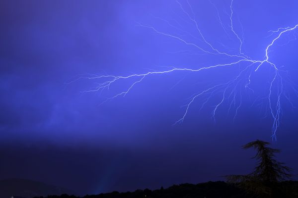 Hier soir, le ciel haut-rhinois avait pris des allures de stroboscope.