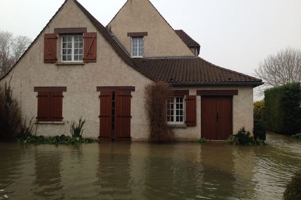 Is-sur-Tille : maison au bord de l'inondation 