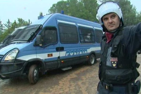 La Polizia Di Stato et le Deuxième bataillon mobile des carabiniers, basé à Gênes étaient présents.